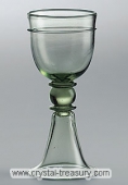 Free hand-shaped goblet